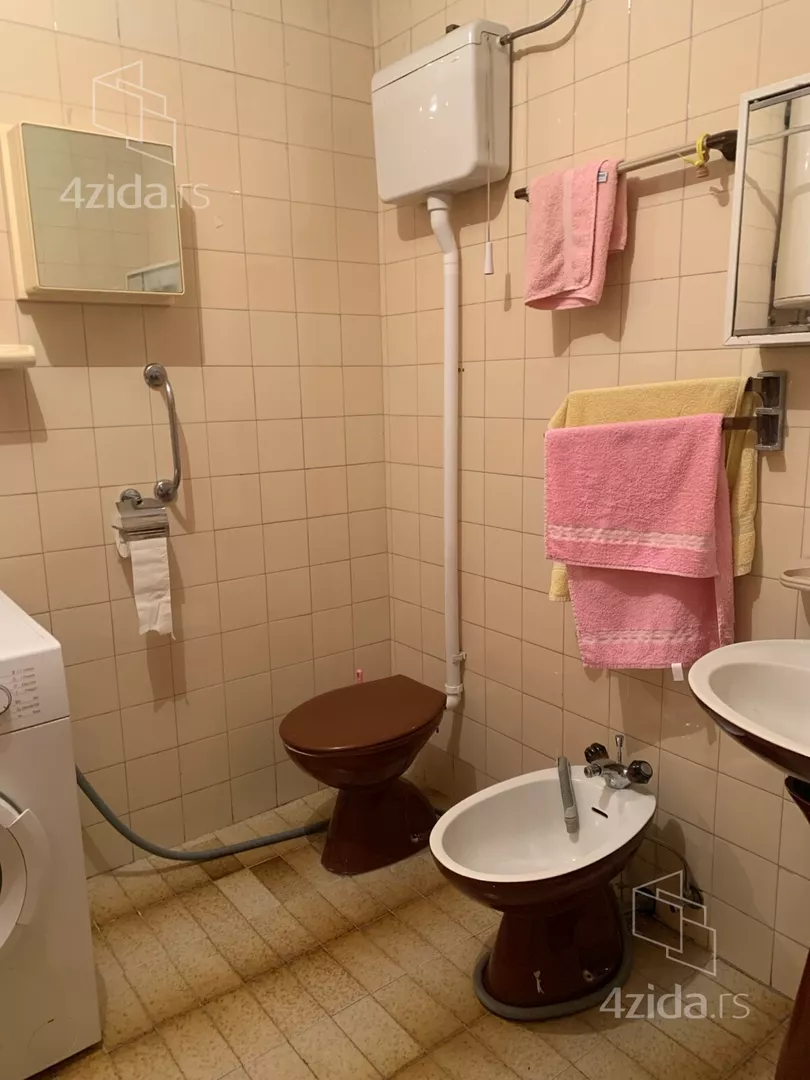 Petosoban stan | 4zida