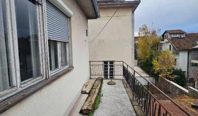 Četvoroiposoban stan | 4zida