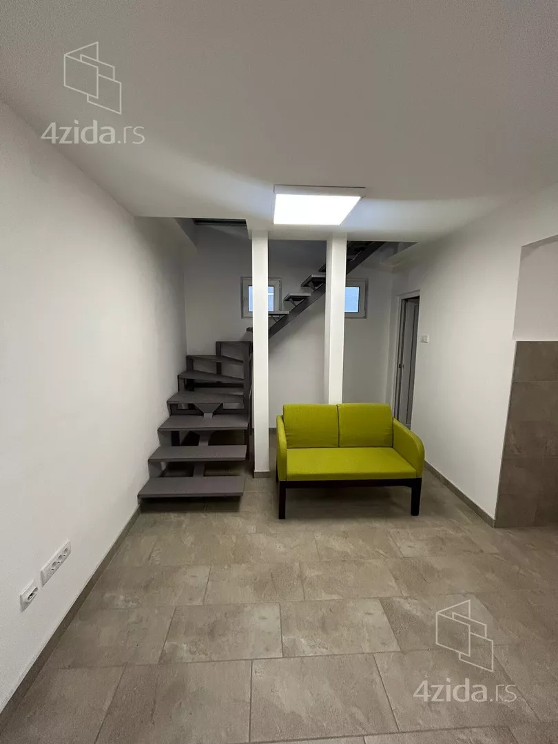 Poslovna zgrada | 4zida