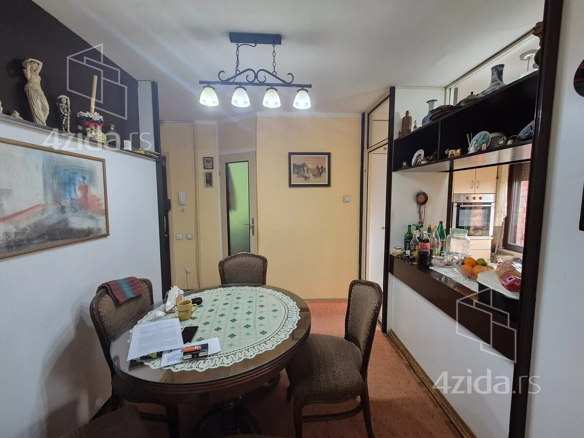 Četvoroiposoban stan | 4zida