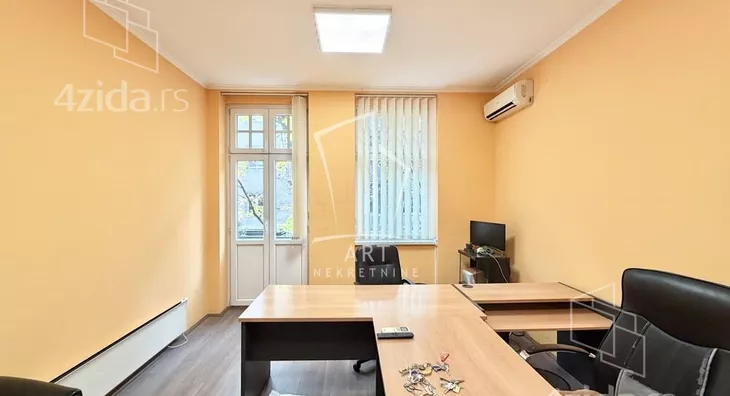 Četvoroiposoban stan | 4zida