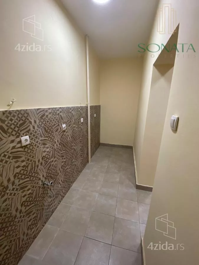 Poslovna zgrada | 4zida