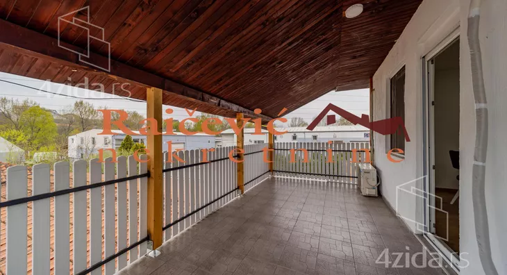 Troiposoban stan | 4zida