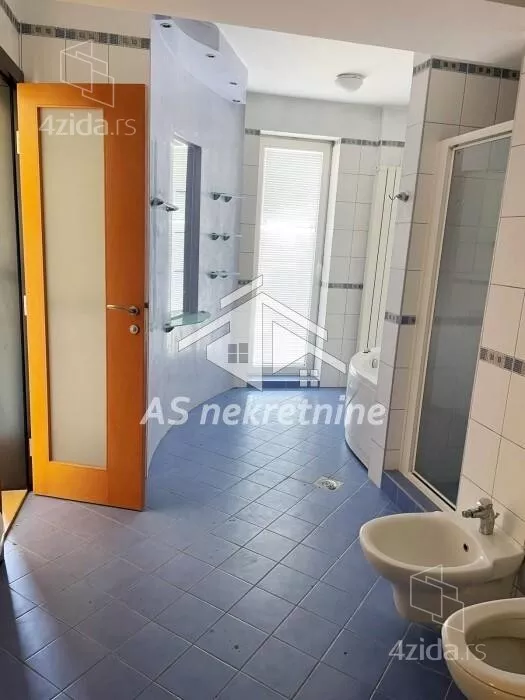 Šestosoban stan | 4zida