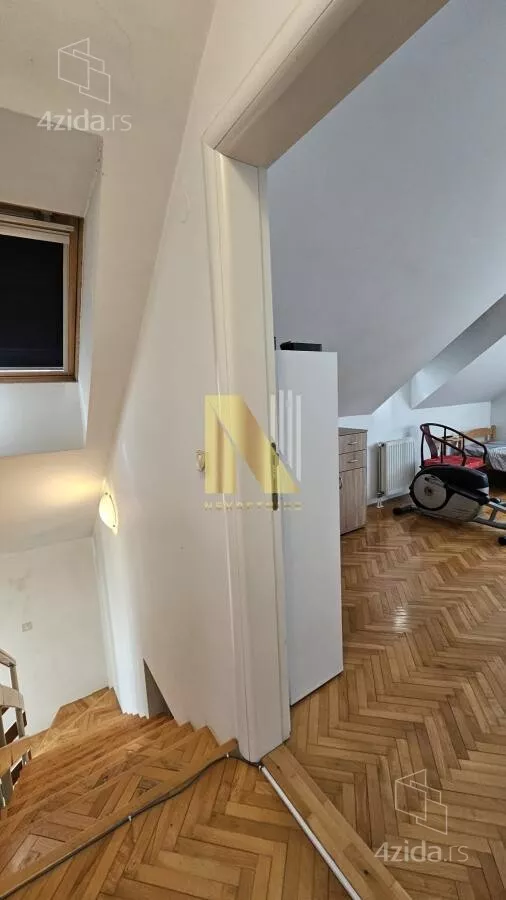Četvoroiposoban stan | 4zida