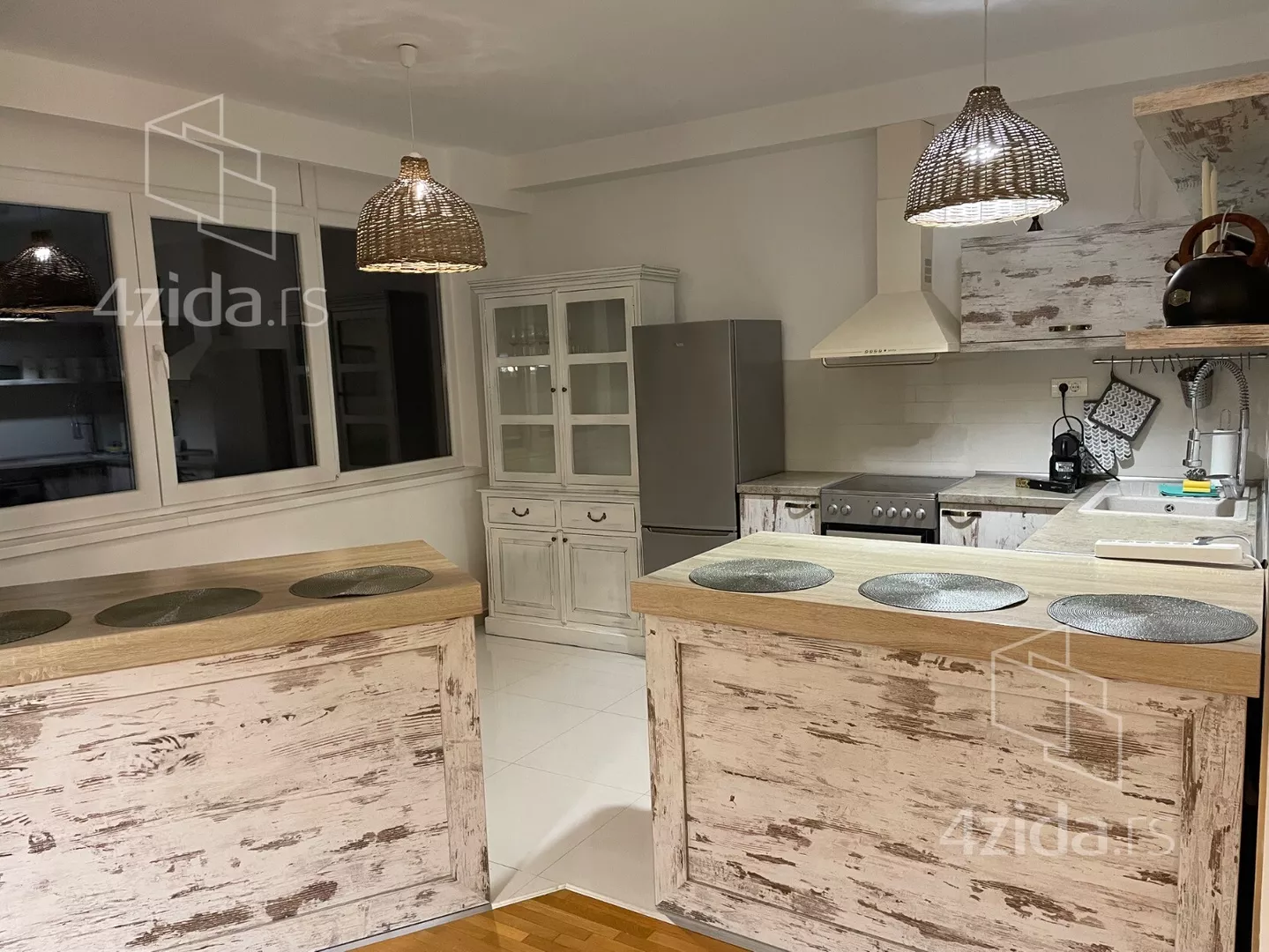 Petosoban stan | 4zida