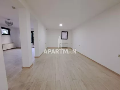 Pivljanina Baja | 4zida.rs