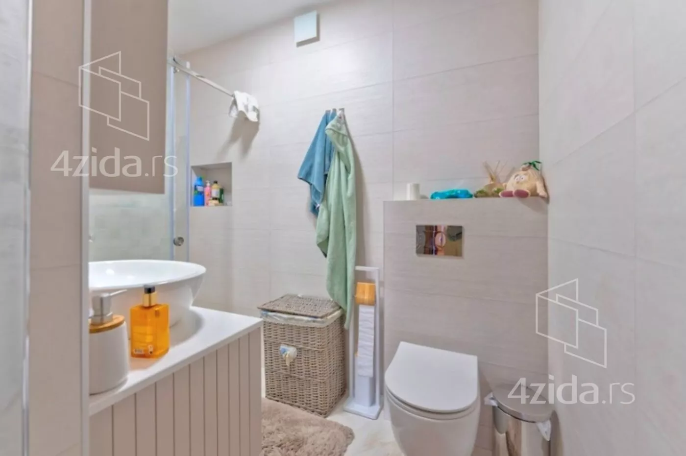 Šestosoban stan | 4zida