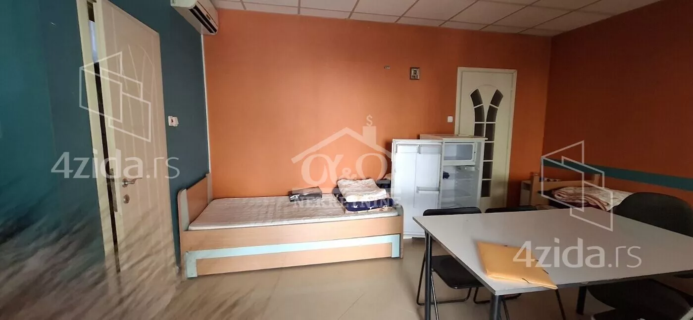 Poslovna zgrada | 4zida