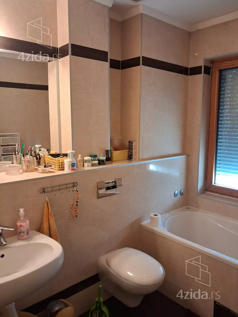 Petosoban stan | 4zida