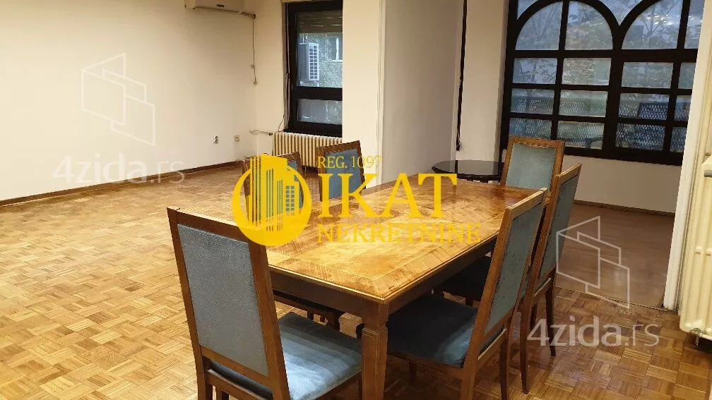 Četvoroiposoban stan | 4zida