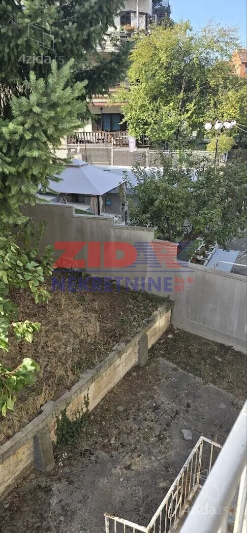 Četvoroiposoban stan | 4zida