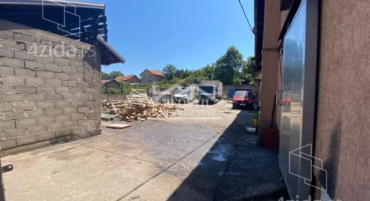 Poslovna zgrada | 4zida