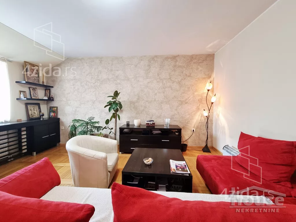 Petosoban stan | 4zida