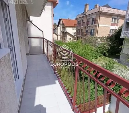 5-etažna kuća | 4zida