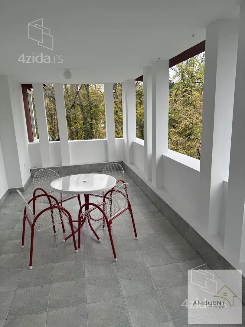 Šestosoban stan | 4zida