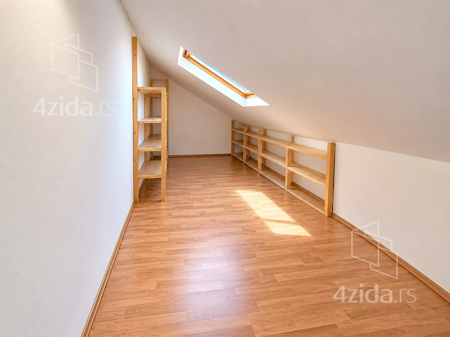 Četvoroiposoban stan | 4zida