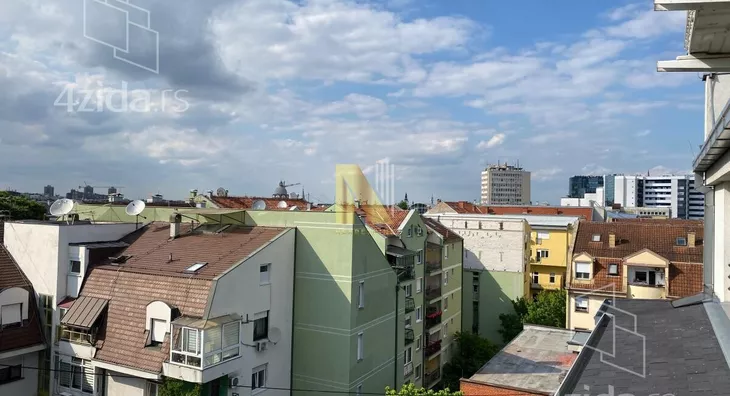 Šestosoban stan | 4zida