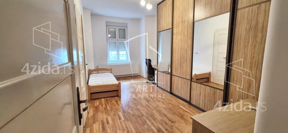 Petosoban stan | 4zida