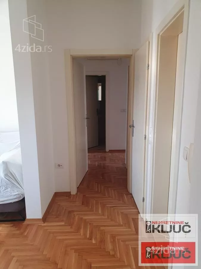 Šestosoban stan | 4zida