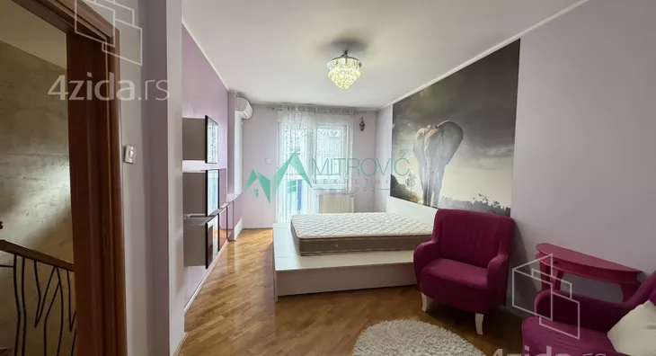 Četvoroiposoban stan | 4zida