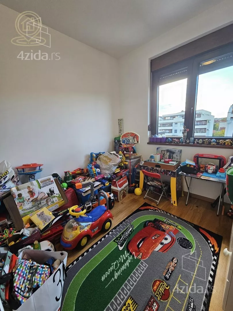 Šestosoban stan | 4zida