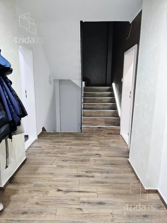 5-etažna kuća | 4zida