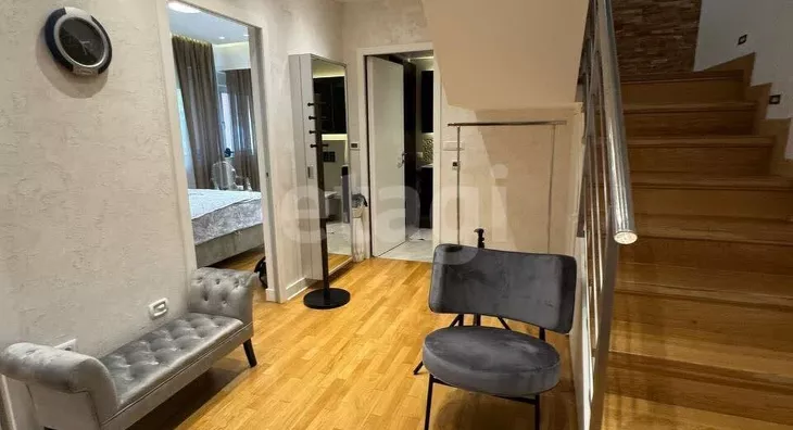 Šestosoban stan | 4zida