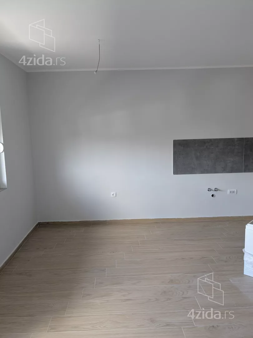 Šestoiposoban stan | 4zida