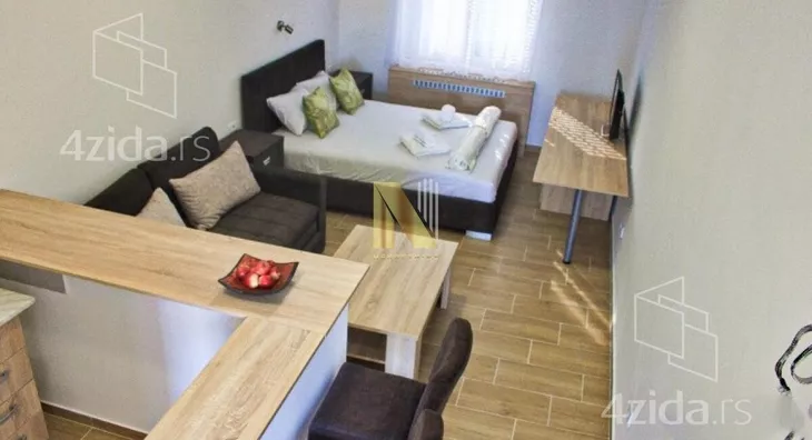 Poslovna zgrada | 4zida