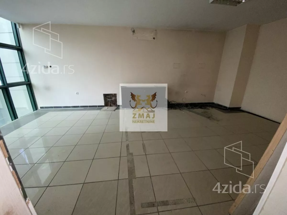 Poslovna zgrada | 4zida