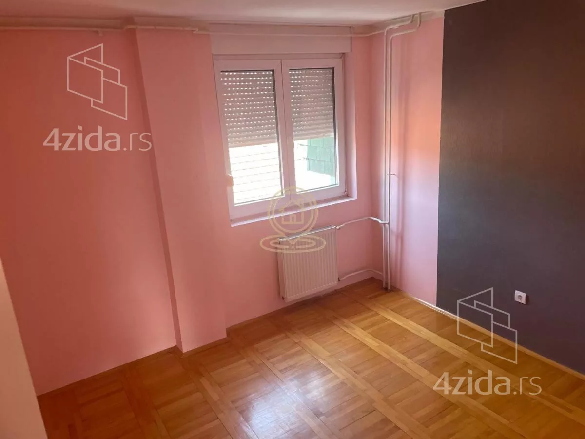 Četvoroiposoban stan | 4zida
