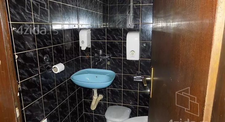 Poslovna zgrada | 4zida