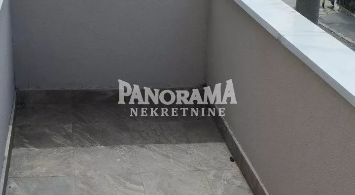 Poslovna zgrada | 4zida