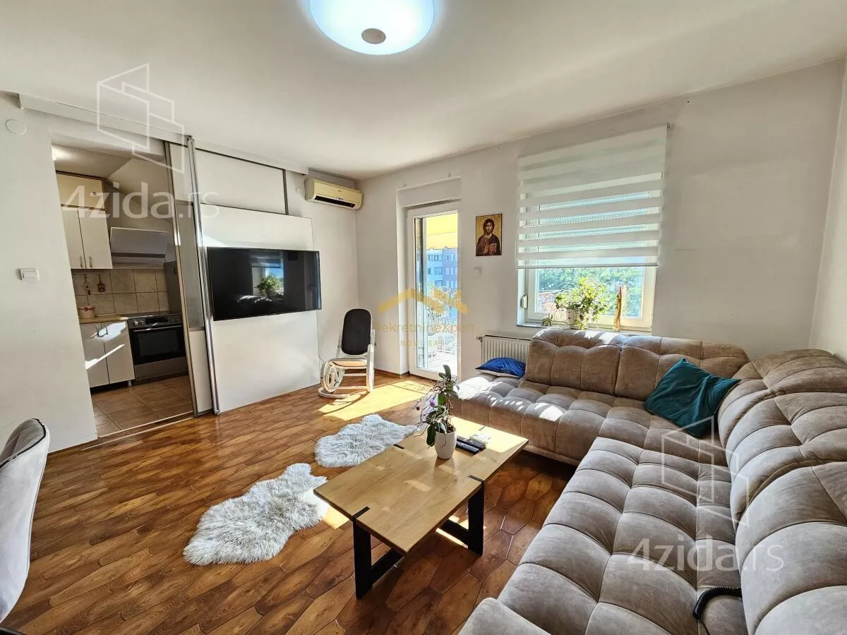 Petosoban stan | 4zida