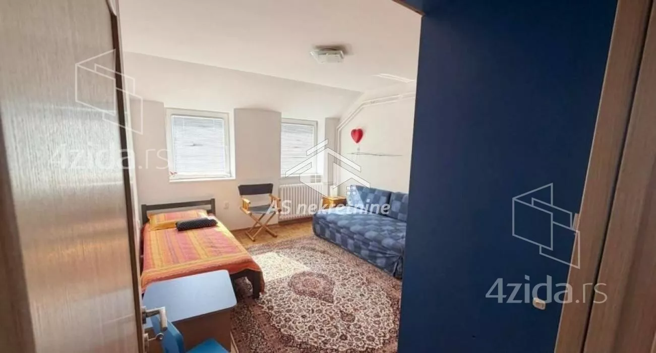 Petosoban stan | 4zida