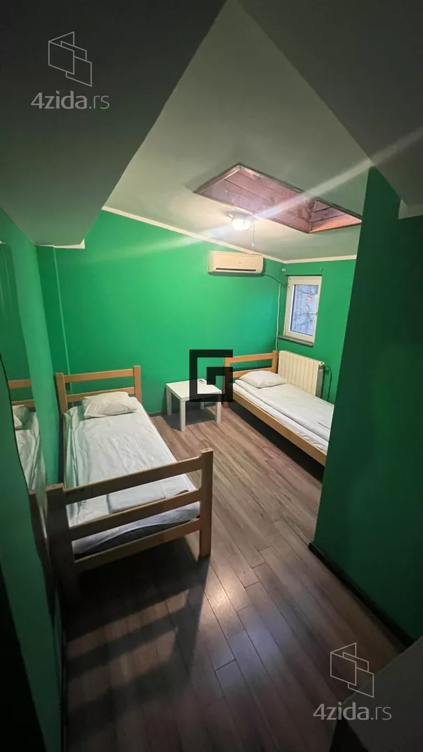 Šestoiposoban stan | 4zida