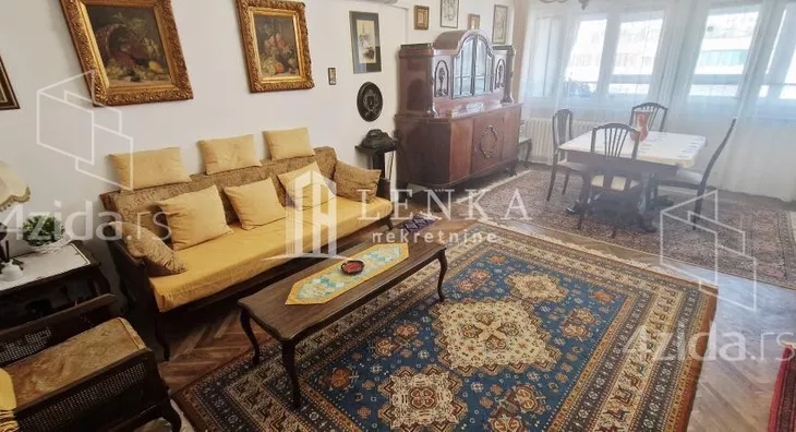 Četvoroiposoban stan | 4zida