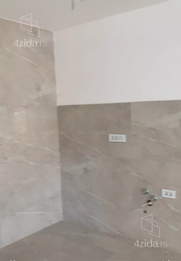 Četvoroiposoban stan | 4zida