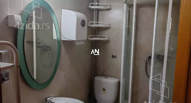 Šestoiposoban stan | 4zida