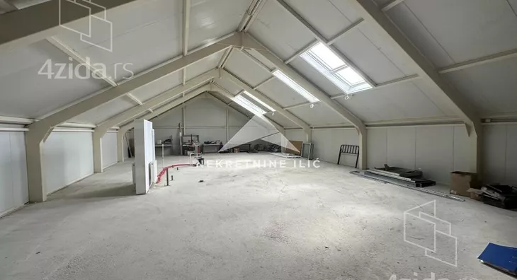 Poslovna zgrada | 4zida