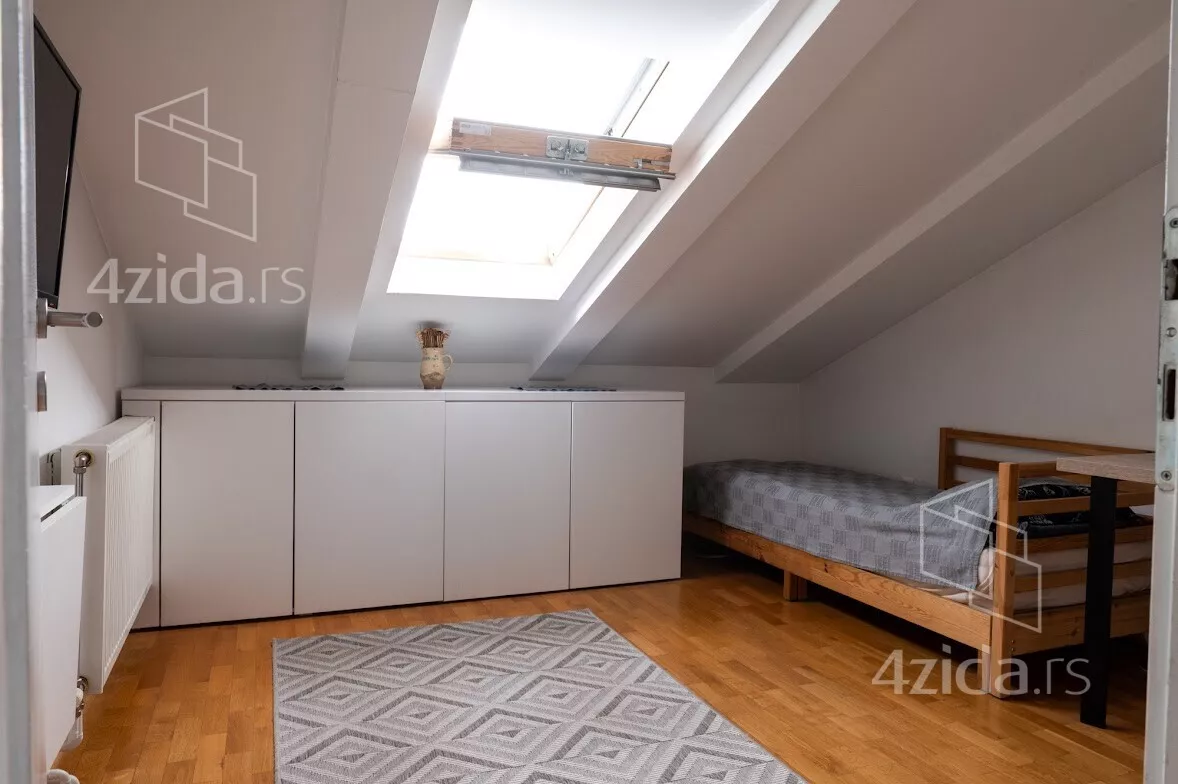 Četvoroiposoban stan | 4zida