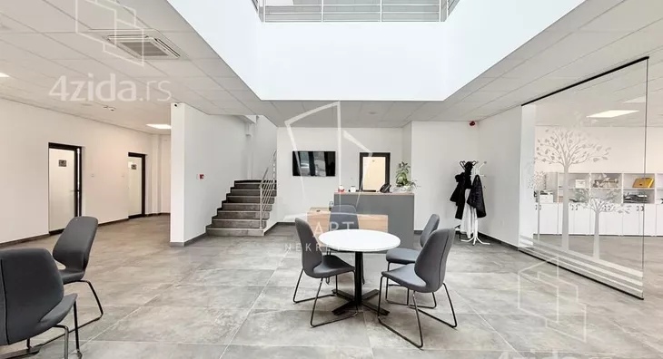 Poslovna zgrada | 4zida