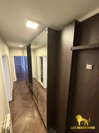 JUG BOGDANA | 4zida.rs