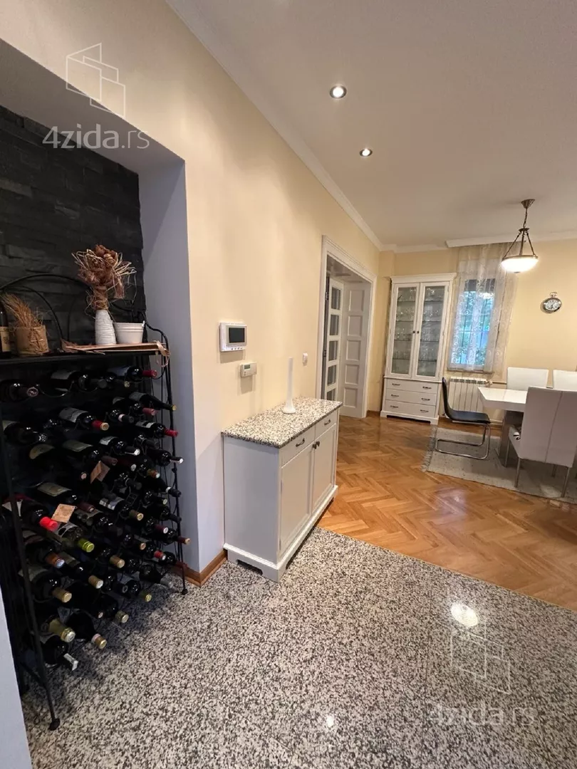 5-etažna kuća | 4zida