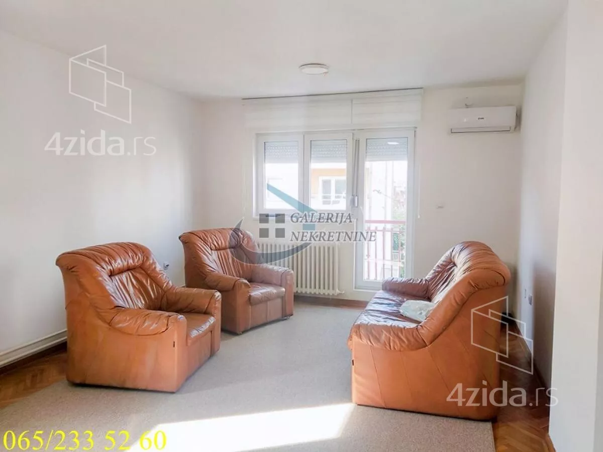 Četvoroiposoban stan | 4zida