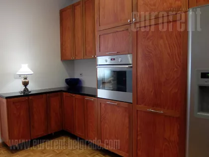 KOSANČIĆEV VENAC | 4zida.rs