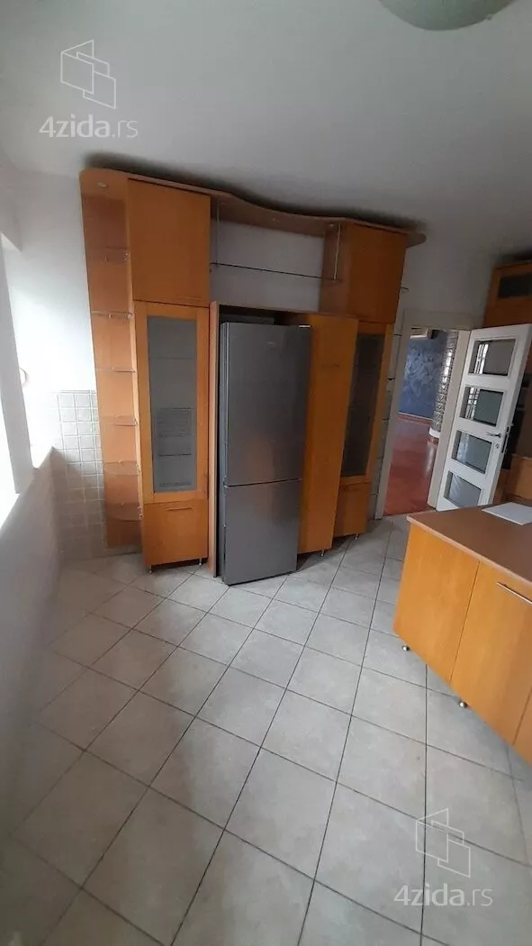 Četvoroiposoban stan | 4zida