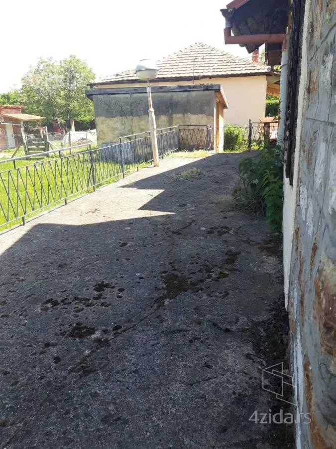 Plac | 4zida