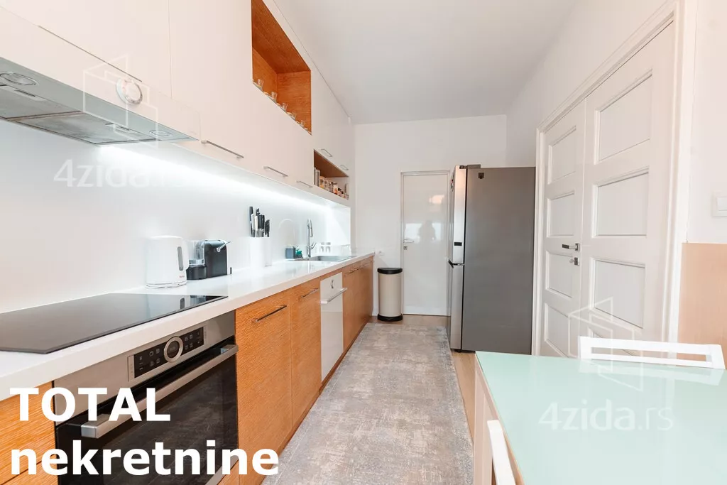 Šestosoban stan | 4zida